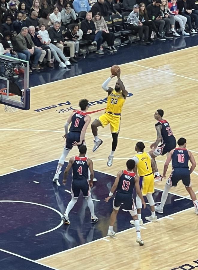 詹姆斯12000次助攻成史：41岁写下NBA最不可思议的传球纪录