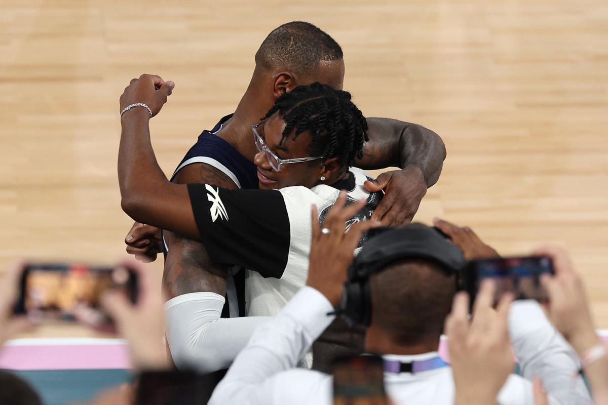 詹姆斯看儿子打决赛四强:传承还是压力?