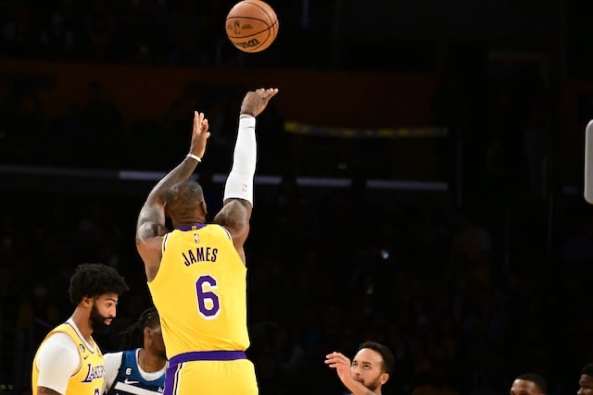 詹姆斯距打破贾巴尔历史投篮纪录仅差3球:NBA最后的征服