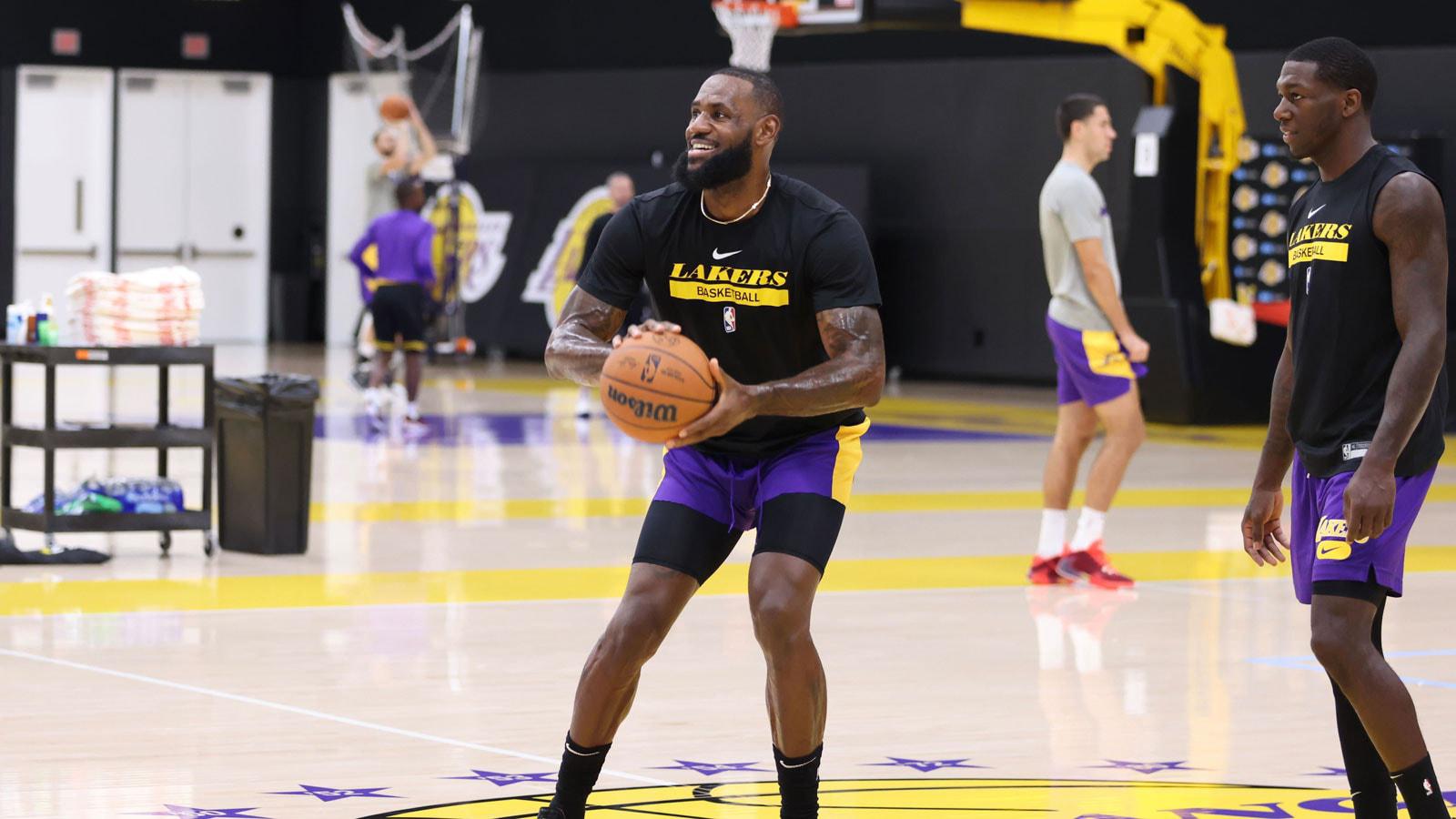 詹姆斯最新自白：戒酒戒饼干41岁仍保持巅峰，坐骨神经痛后的极限自我革命