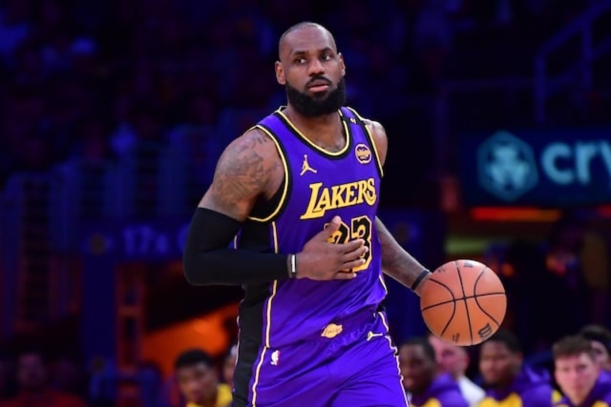 詹姆斯专属臂章:NBA史上首位23赛季球员的荣耀印记